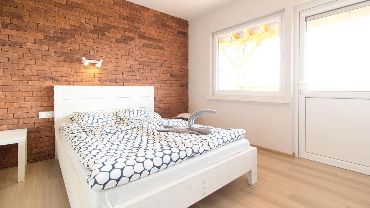 ボボリン Zlociste Zacisze Bed & Breakfast エクステリア 写真